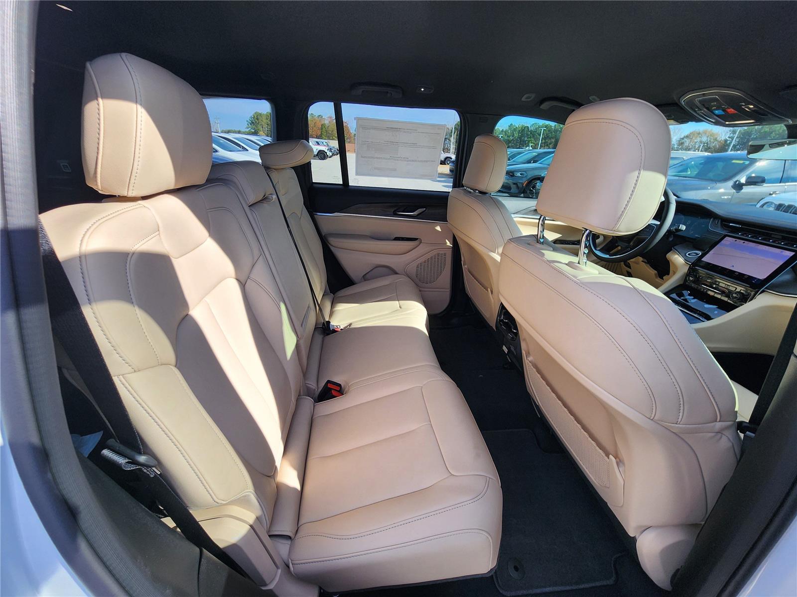 2025 Jeep Grand Cherokee Limited photo 4