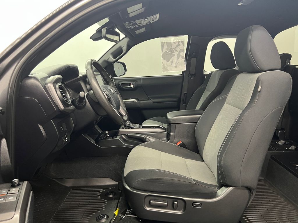 2020 Toyota Tacoma TRD photo 4