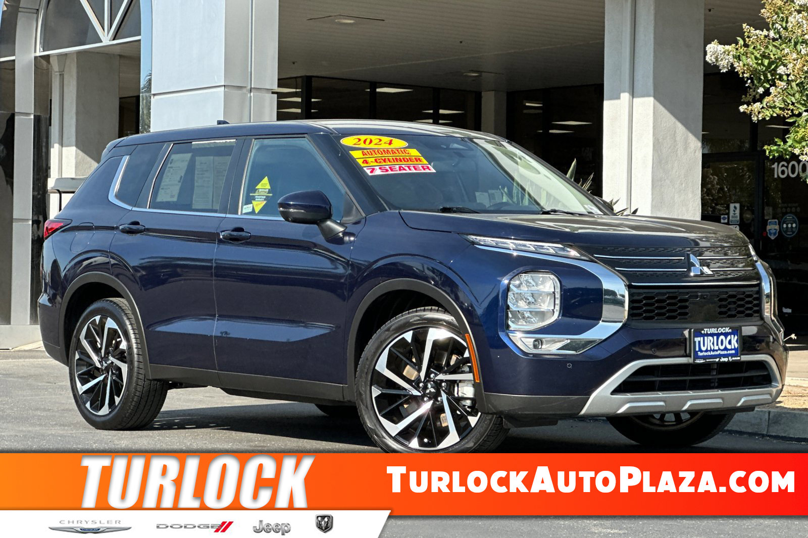 2024 Mitsubishi Outlander SE's photo