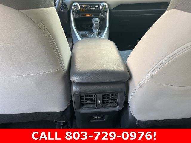 2021 Toyota RAV4 XLE photo 4