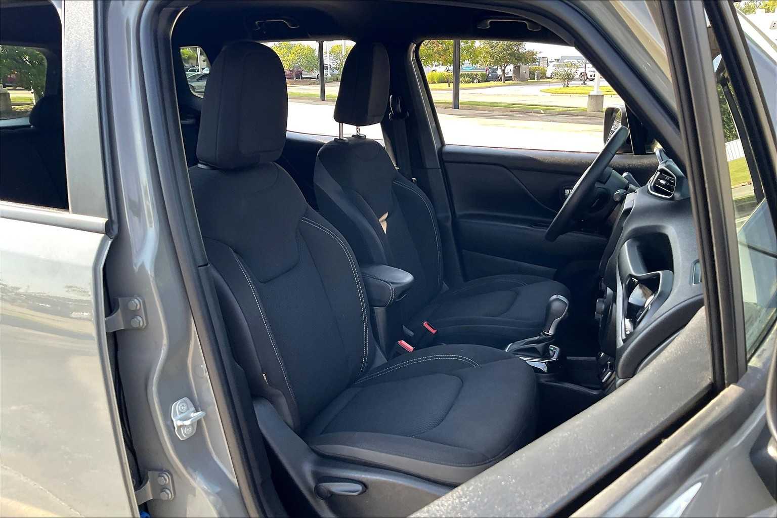 2022 Jeep Renegade Altitude photo 8