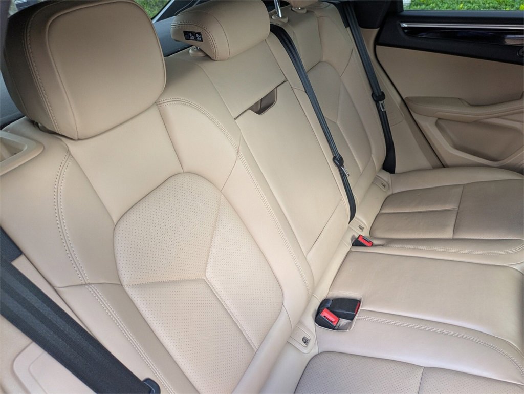 2020 Porsche Macan Base photo 28