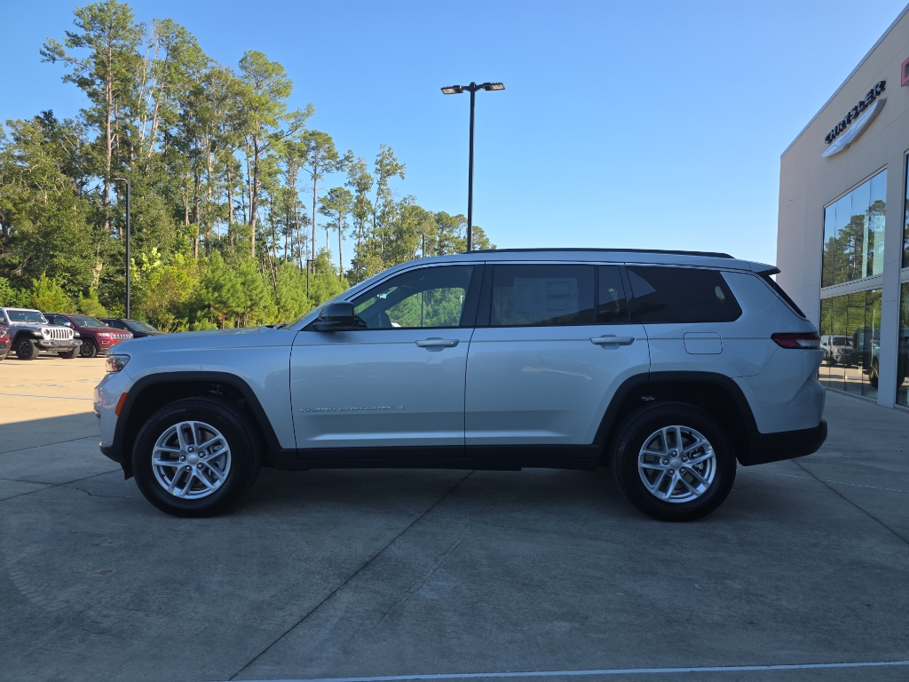 2025 Jeep Grand Cherokee Laredo photo 4