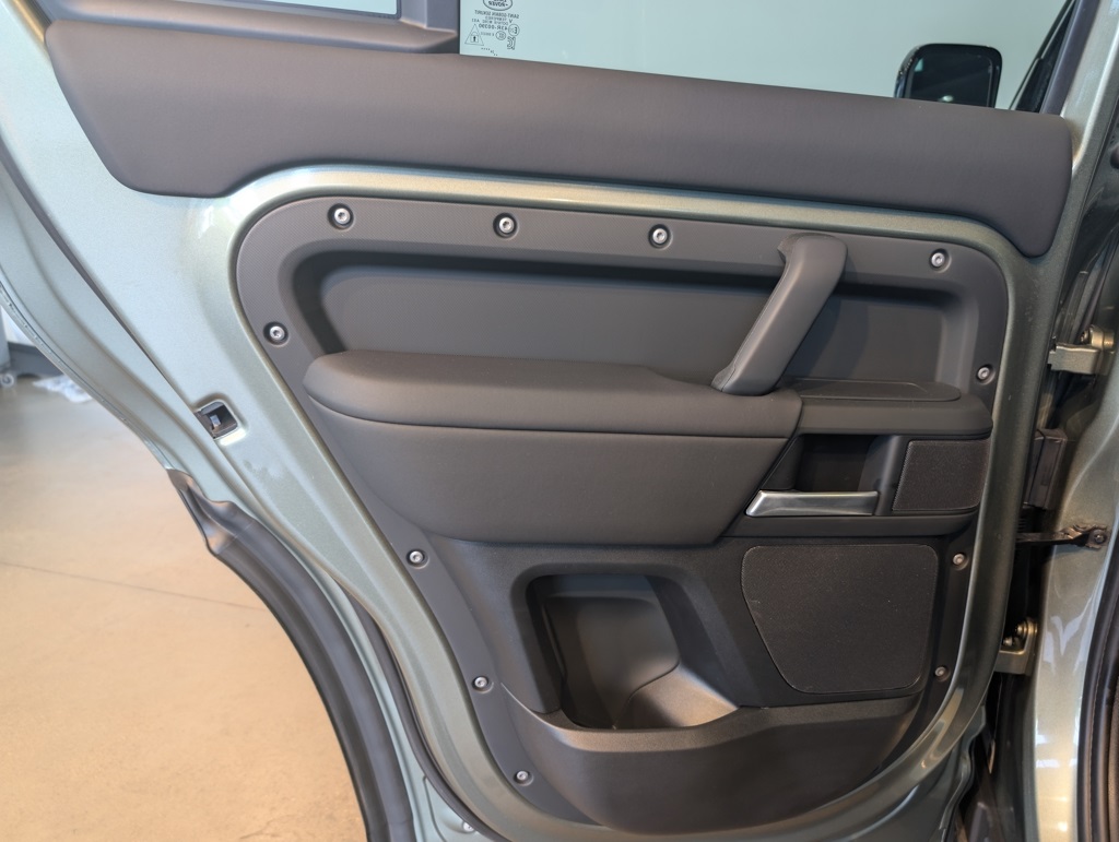 2025 Land Rover Defender 110 S photo 24