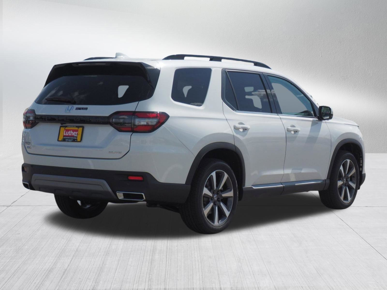 2025 Honda Pilot Elite photo 2