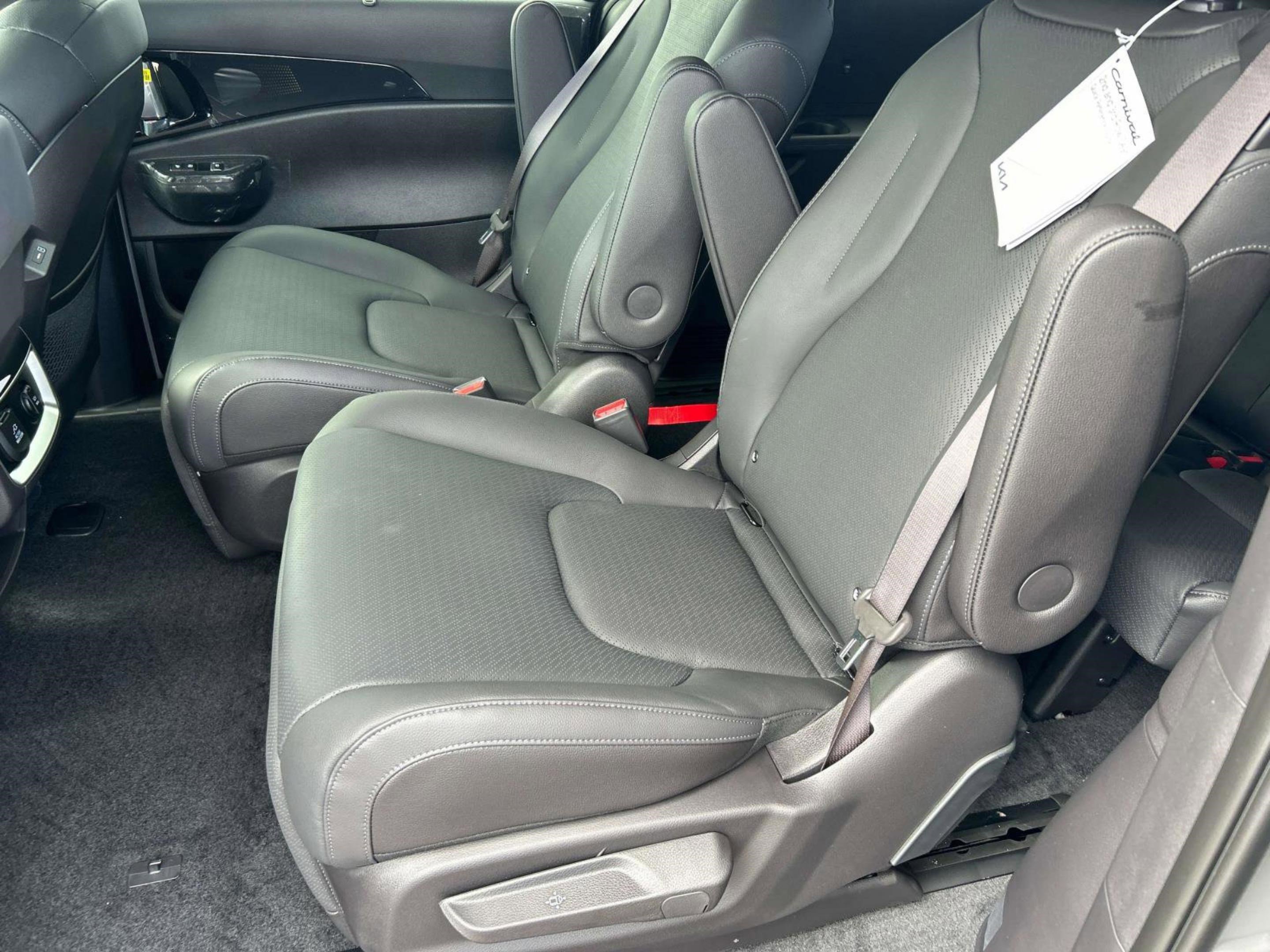 2026 Kia Carnival SX Prestige photo 13