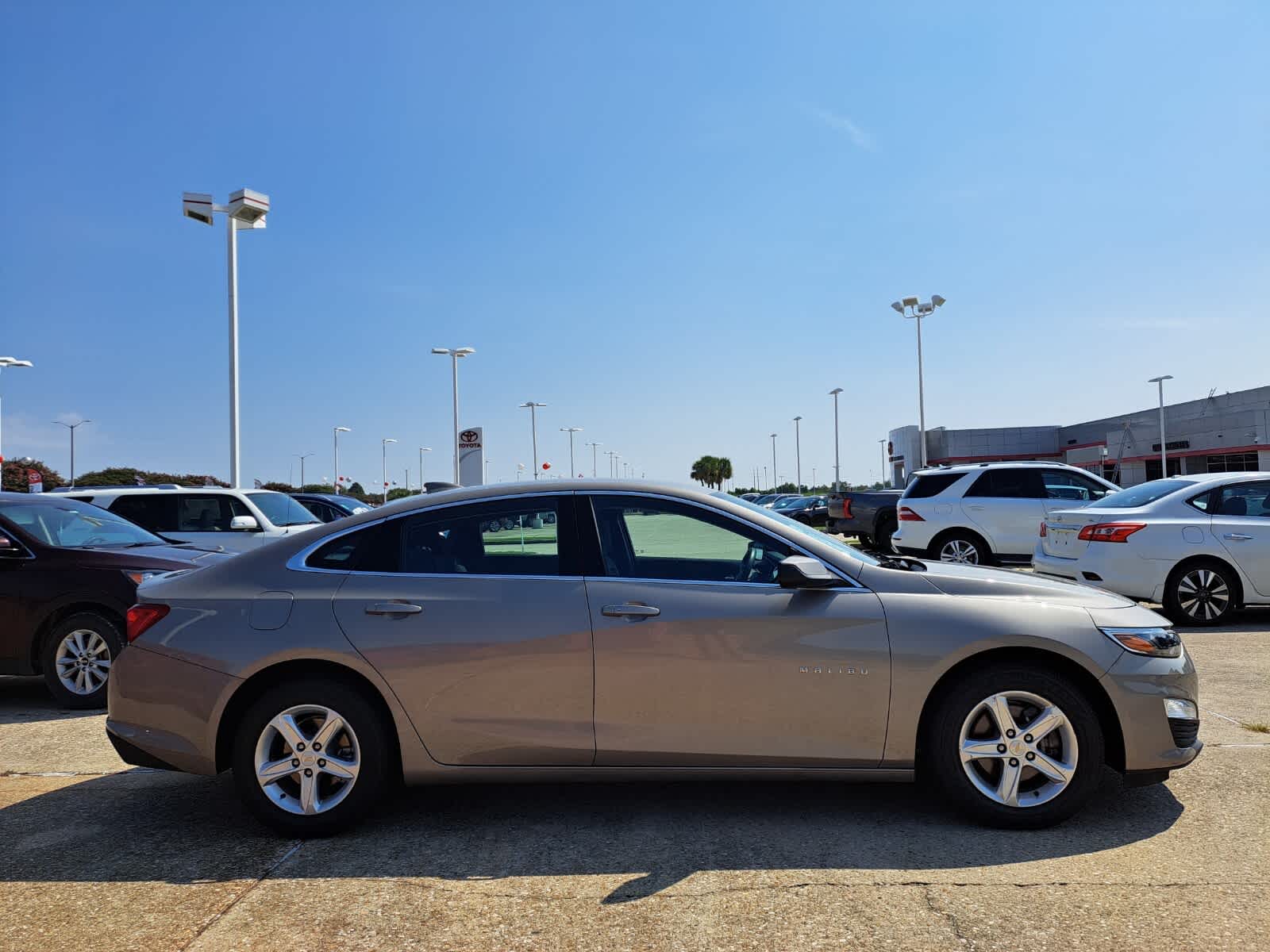 2023 Chevrolet Malibu 1LT photo 4