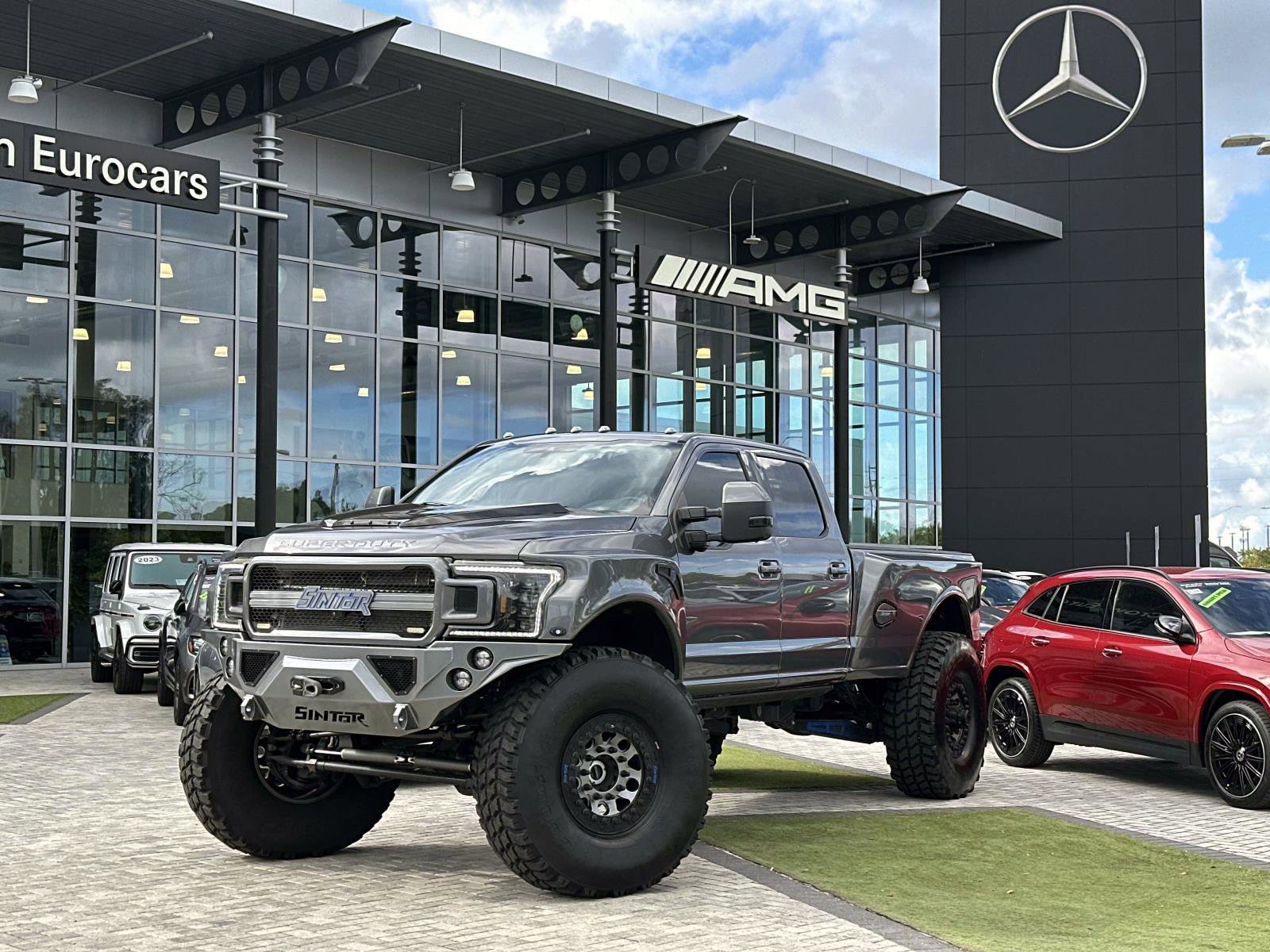 2022 Ford F-350 Super Duty Lariat's photo