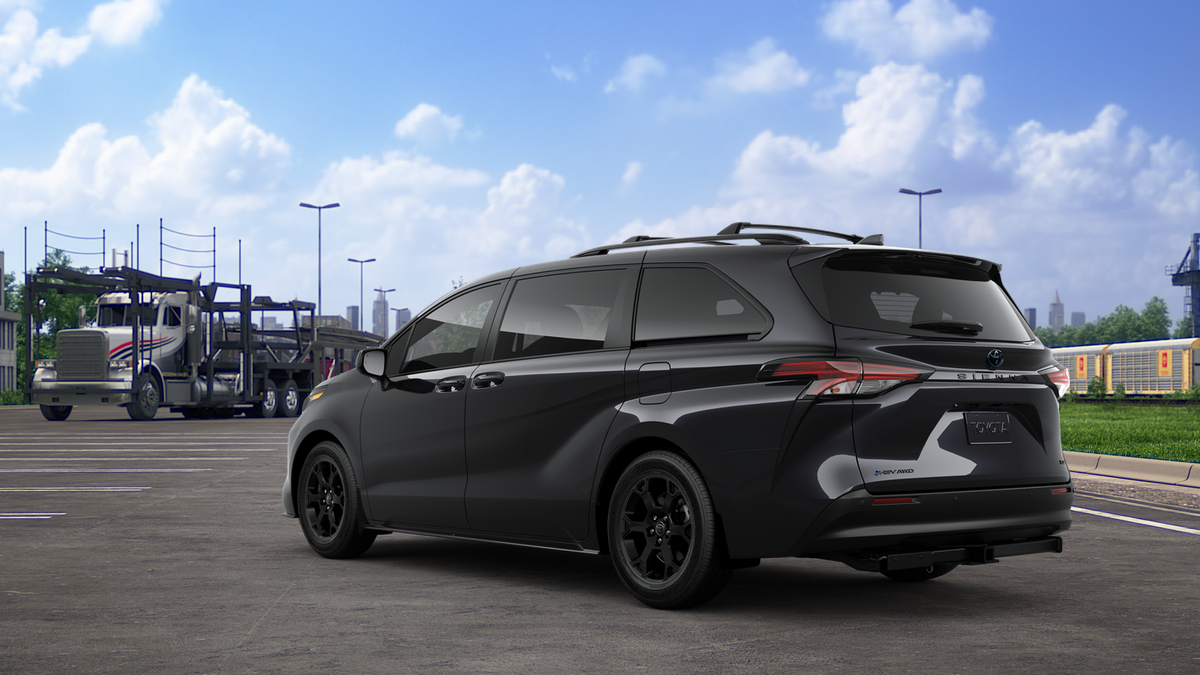 2025 Toyota Sienna Woodland Edition photo 5