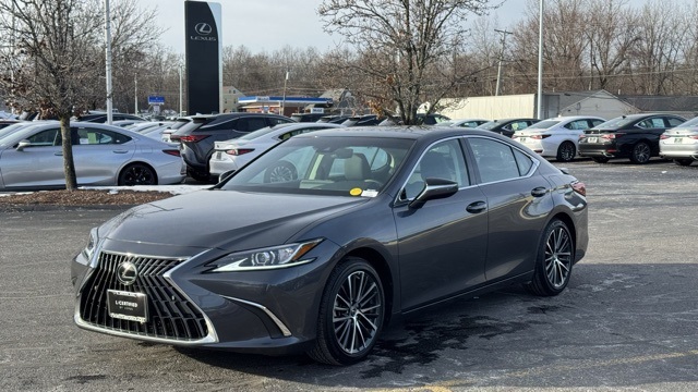 2022 Lexus ES 350's photo