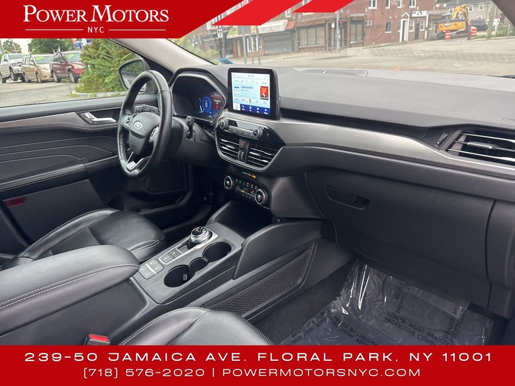2021 Ford Escape Titanium photo 15
