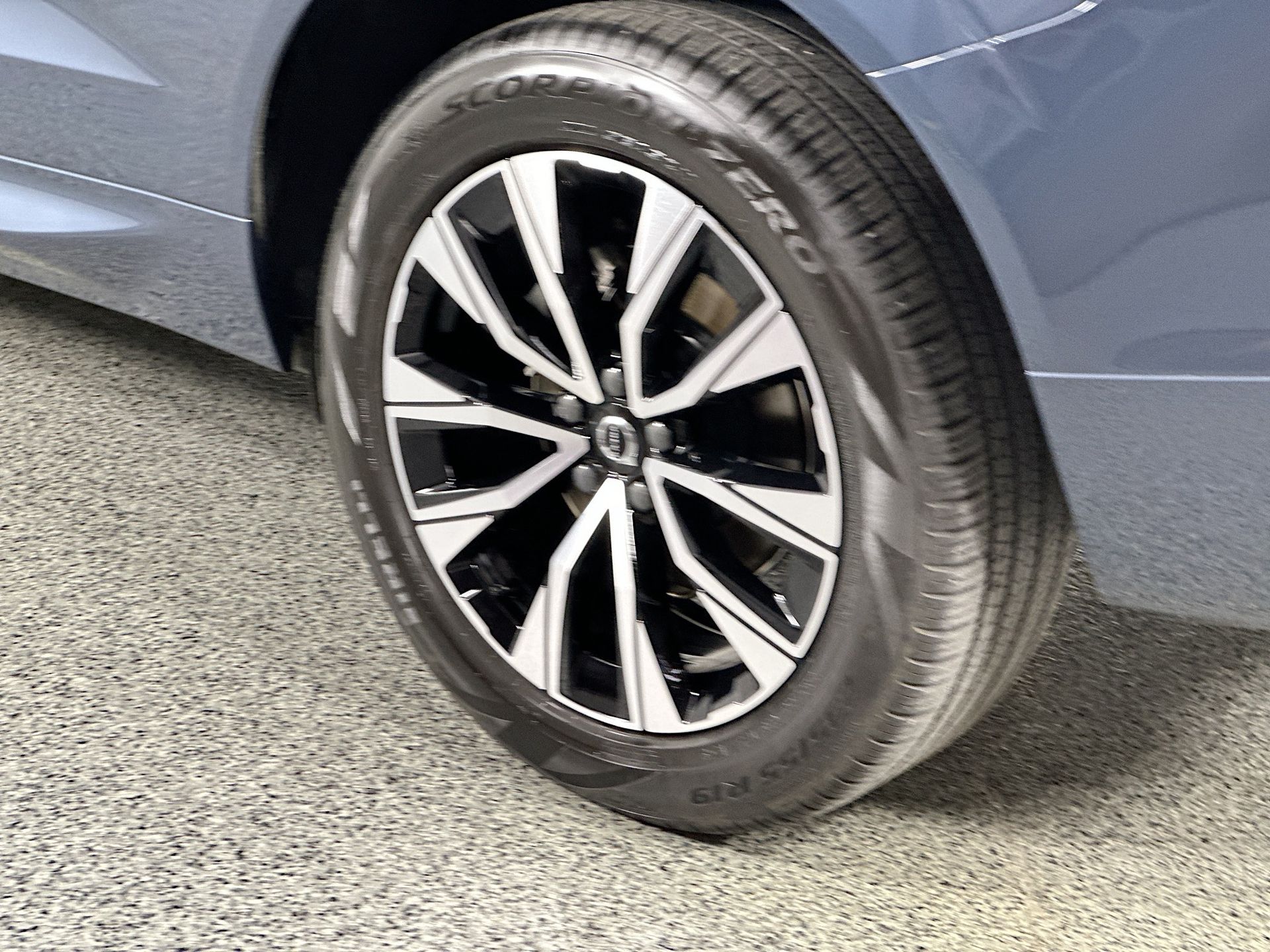 2023 Volvo XC60 B5 Core photo 8