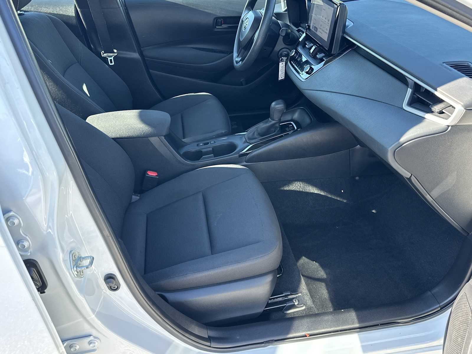 2023 Toyota Corolla LE photo 13