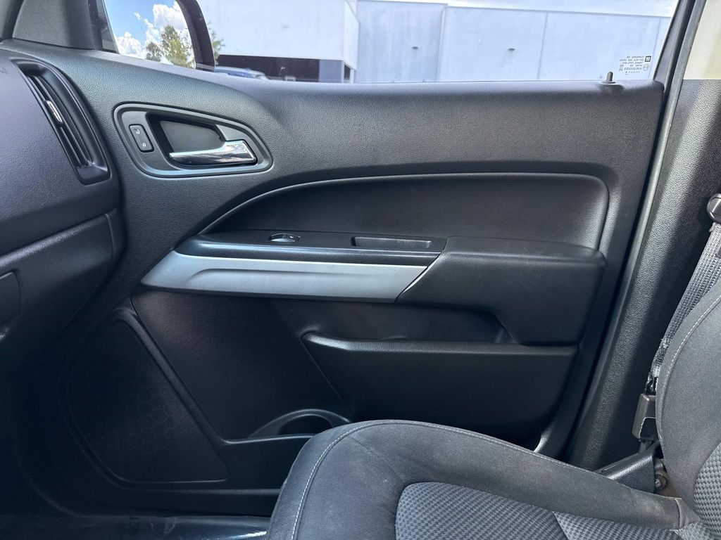 2019 Chevrolet Colorado LT photo 26