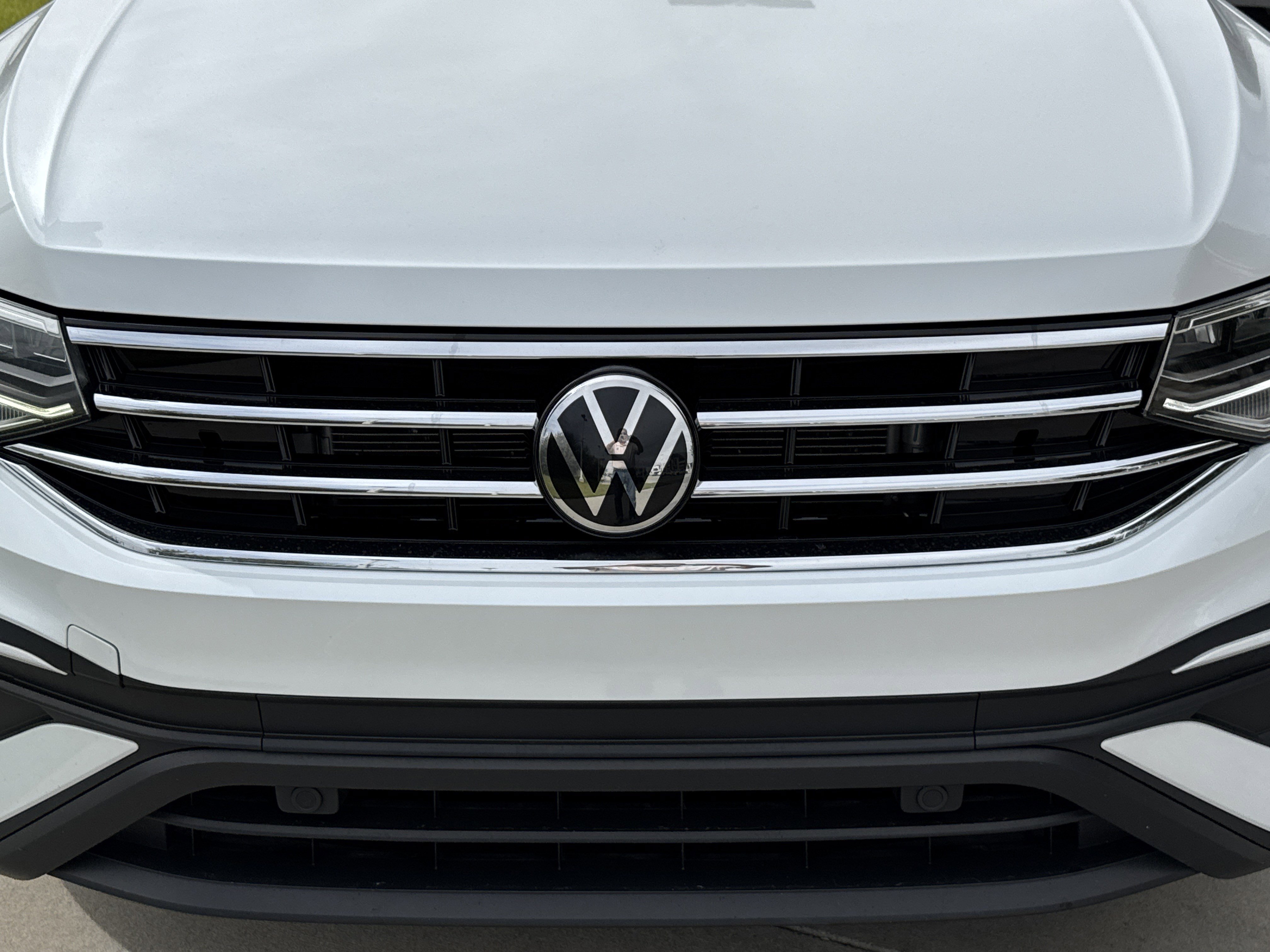 2023 Volkswagen Tiguan SE photo 2