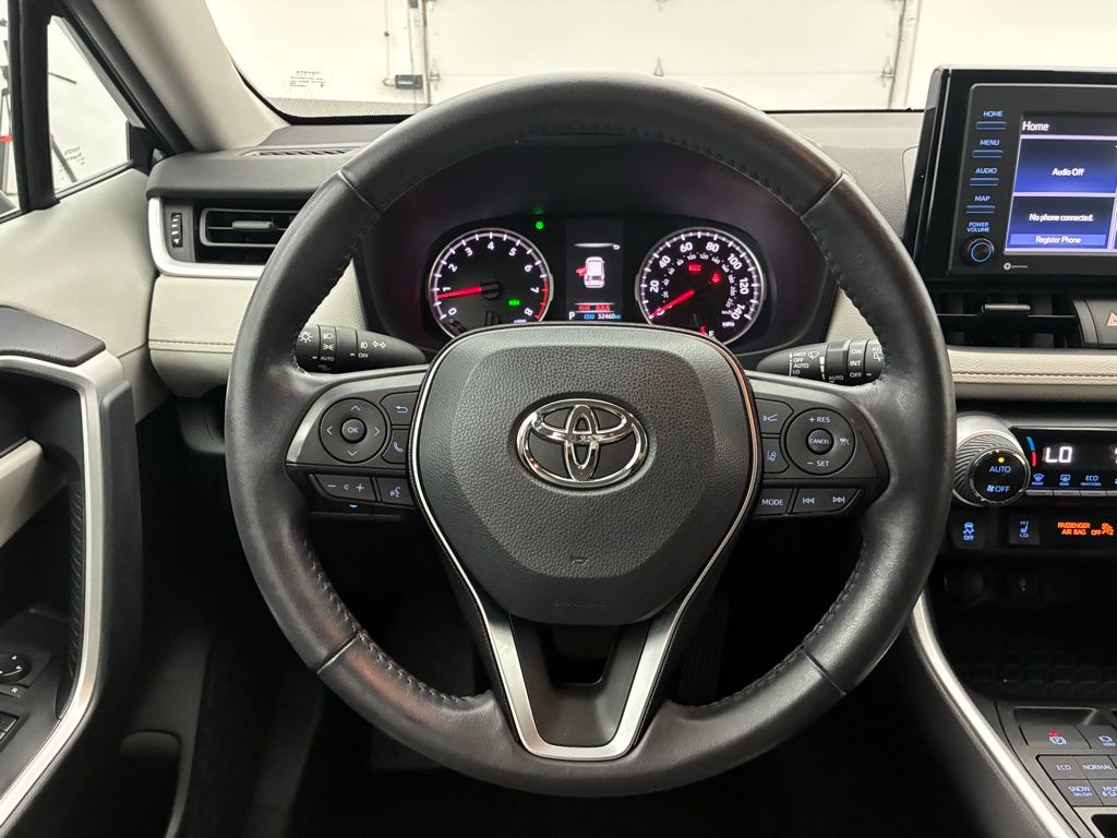 2020 Toyota RAV4 XLE photo 11