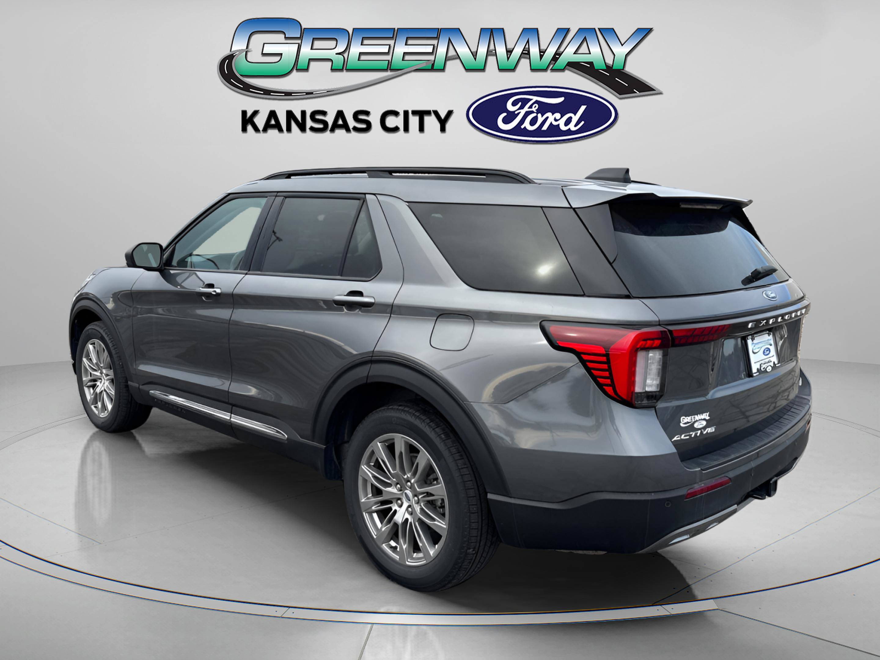 2025 Ford Explorer photo 2