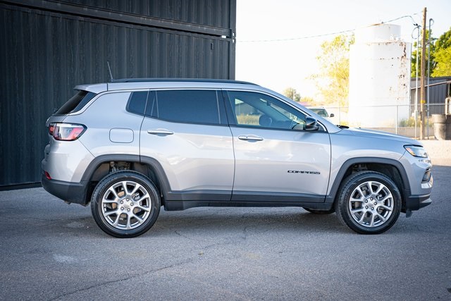 2022 Jeep Compass Latitude Lux photo 7