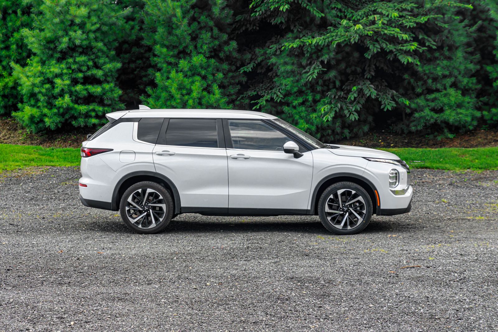 2022 Mitsubishi Outlander ES photo 10