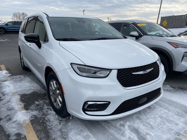 2024 Chrysler Pacifica Touring L's photo