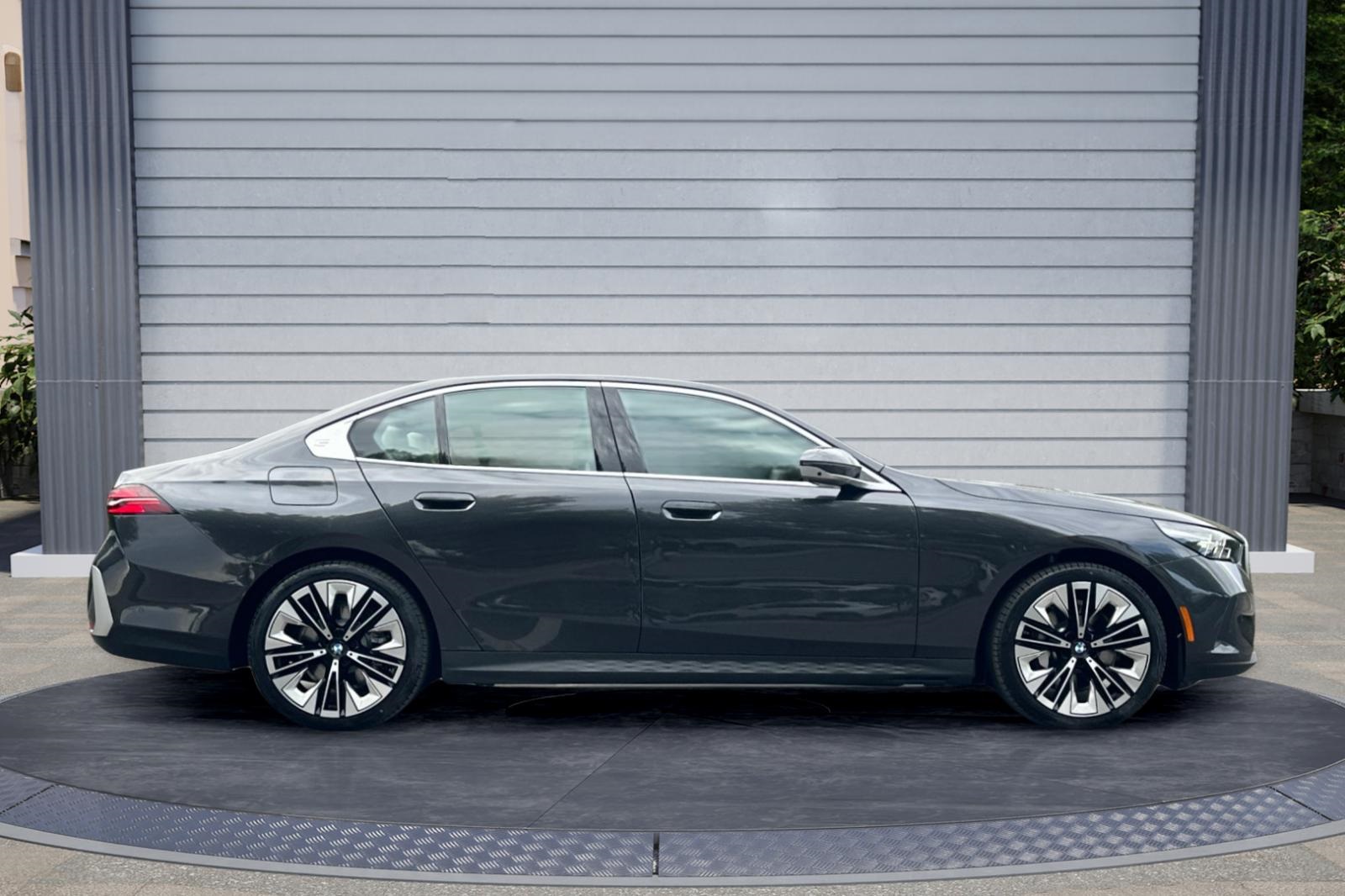2026 Bmw 530i photo 3