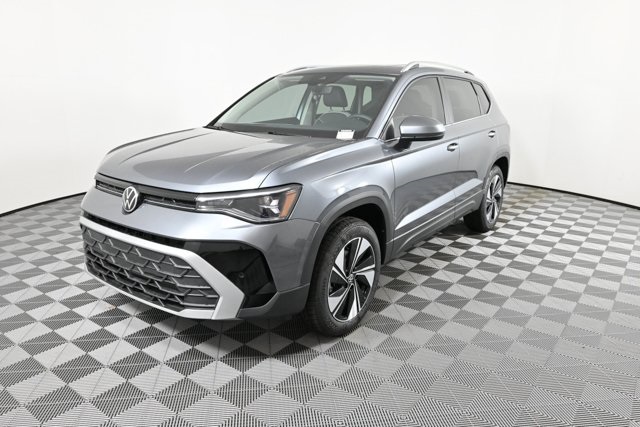 2025 Volkswagen Taos SE photo 2