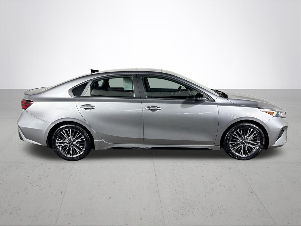 2023 Kia Forte GT-Line photo 4