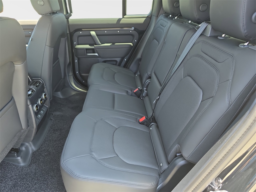 2025 Land Rover Defender 130 S photo 14