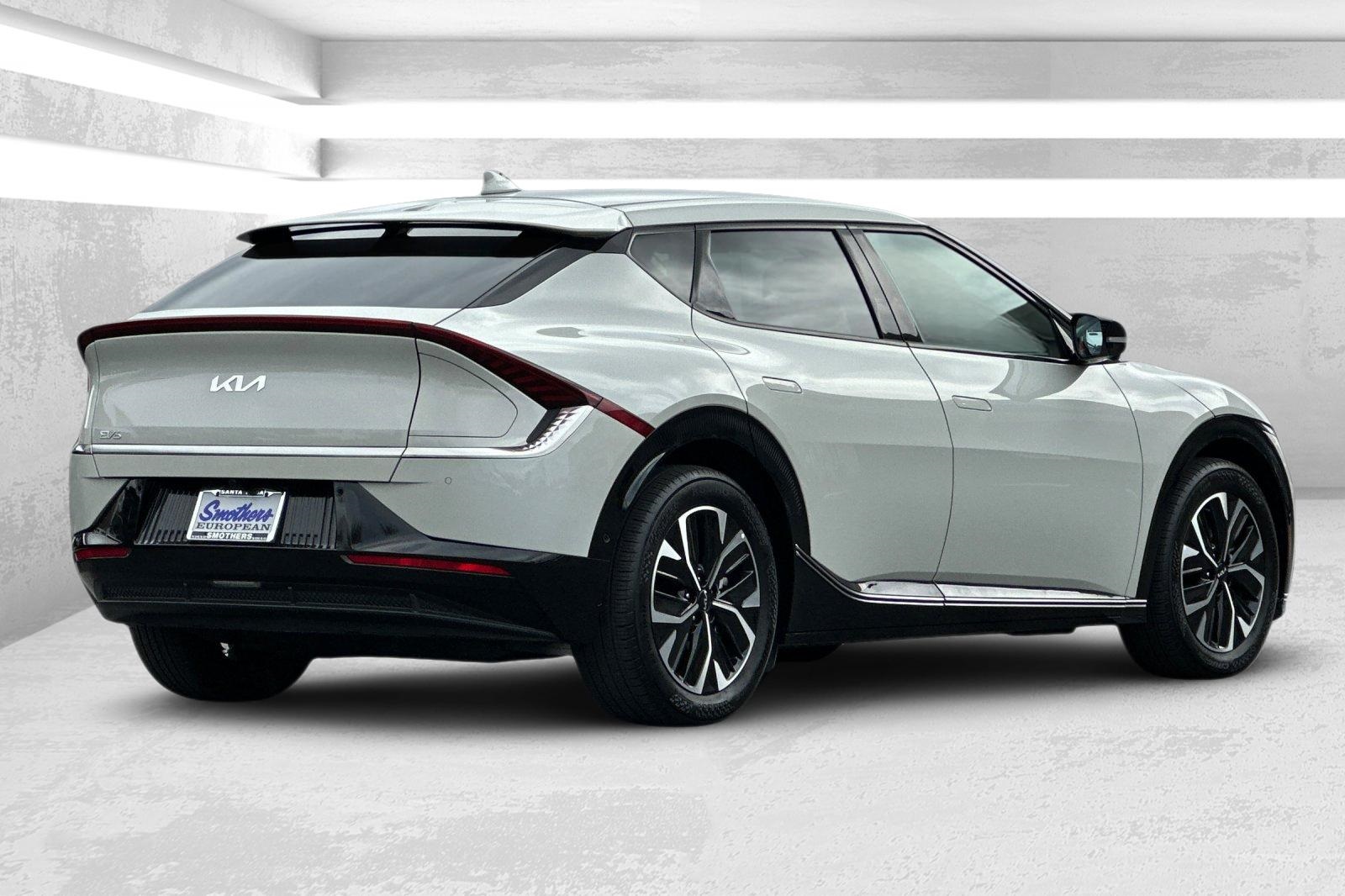 2022 Kia EV6 Wind photo 3