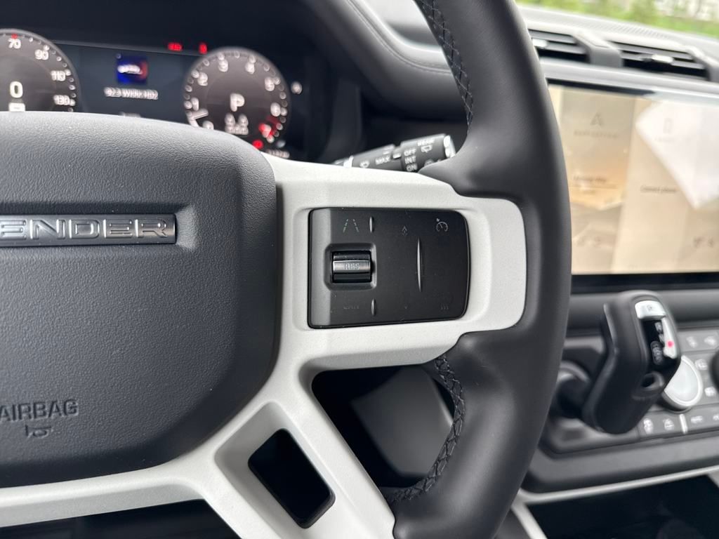 2025 Land Rover Defender 130 X-Dynamic SE photo 20