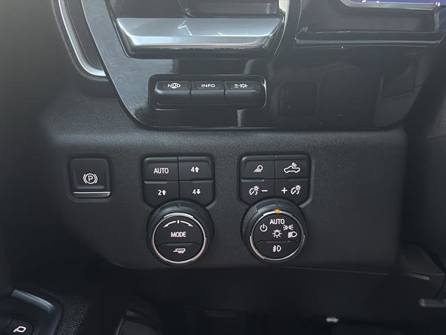 2024 Chevrolet Silverado 3500HD High Country photo 17