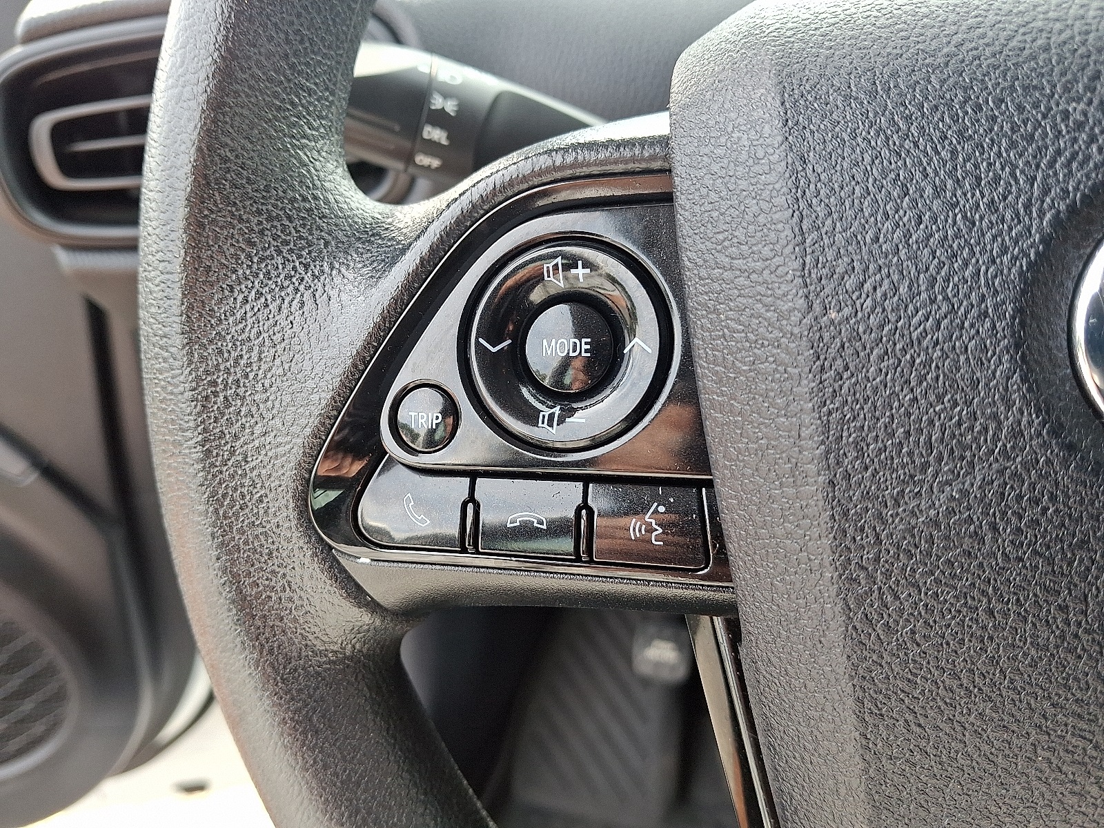 2022 Toyota Prius L Eco photo 21