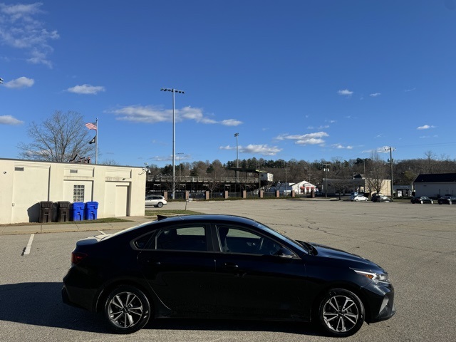 2024 Kia Forte LXS photo 4