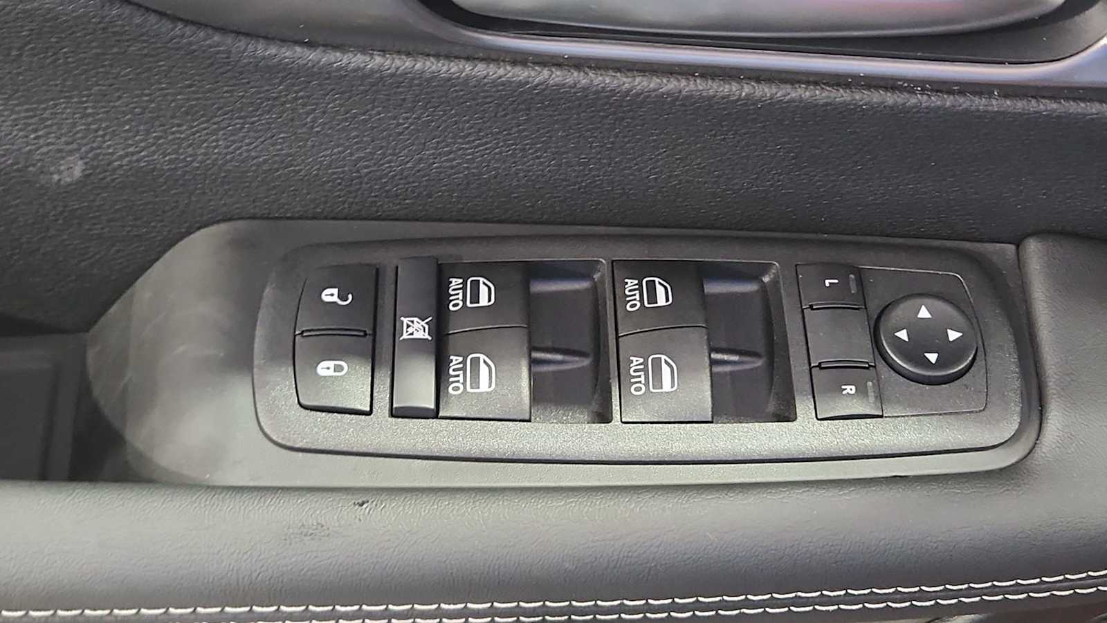 2026 Chrysler Pacifica photo 17
