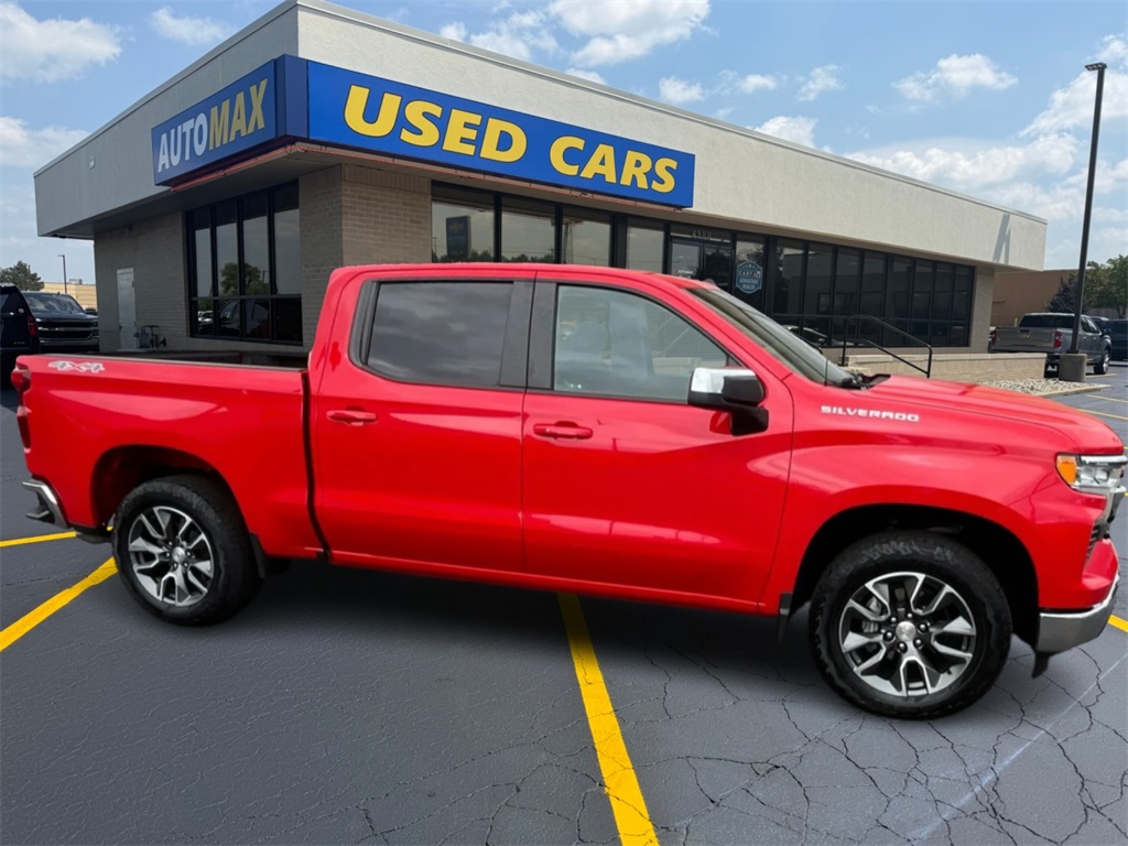 2023 Chevrolet Silverado 1500 LT photo 3