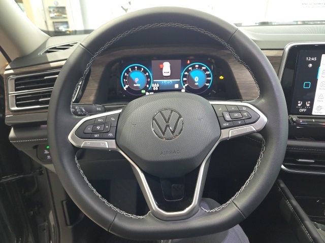 2025 Volkswagen Atlas SEL photo 16