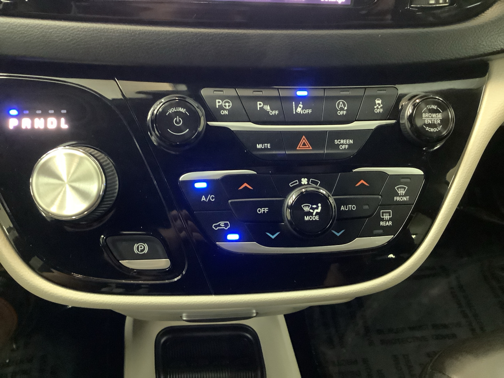 2018 Chrysler Pacifica Touring L photo 17