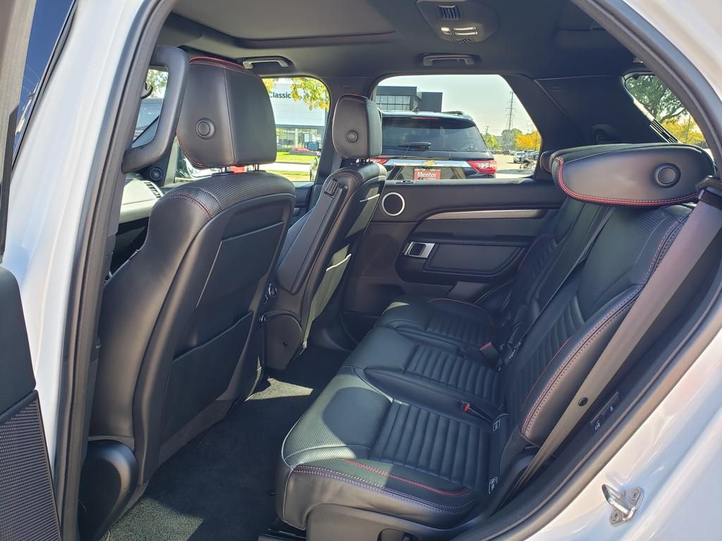 2018 Land Rover Discovery HSE photo 17