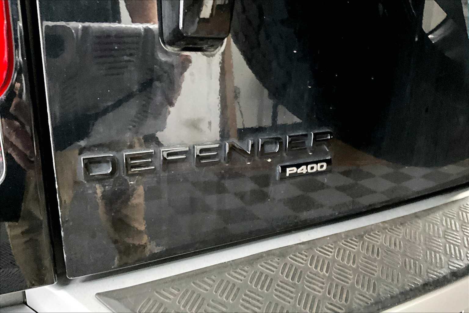 2023 Land Rover Defender SE photo 9