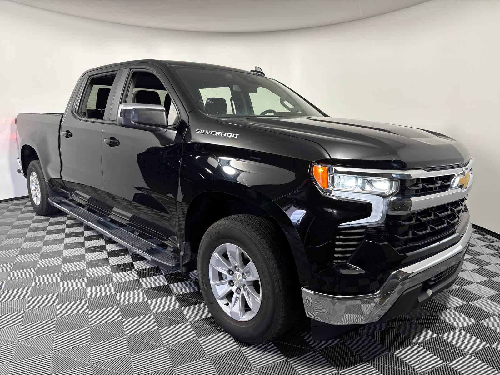2024 Chevrolet Silverado 1500 LT photo 8
