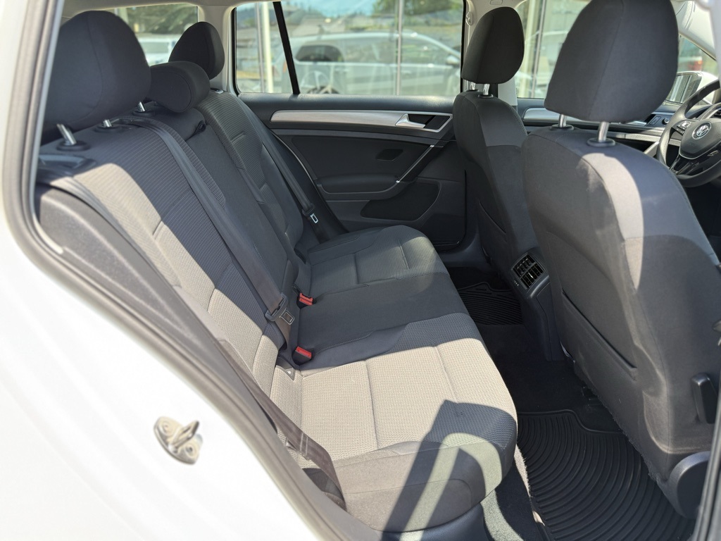 2017 Volkswagen Golf SportWagen S photo 19