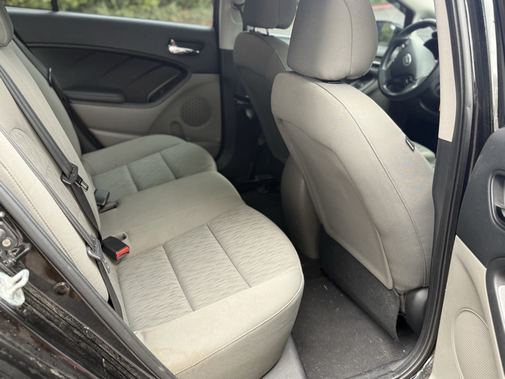 2015 Kia Forte LX photo 16
