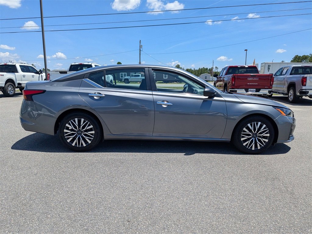 2024 Nissan Altima 2.5 SV photo 3