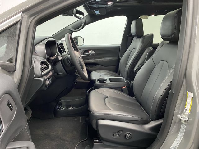 2025 Chrysler Pacifica photo 4