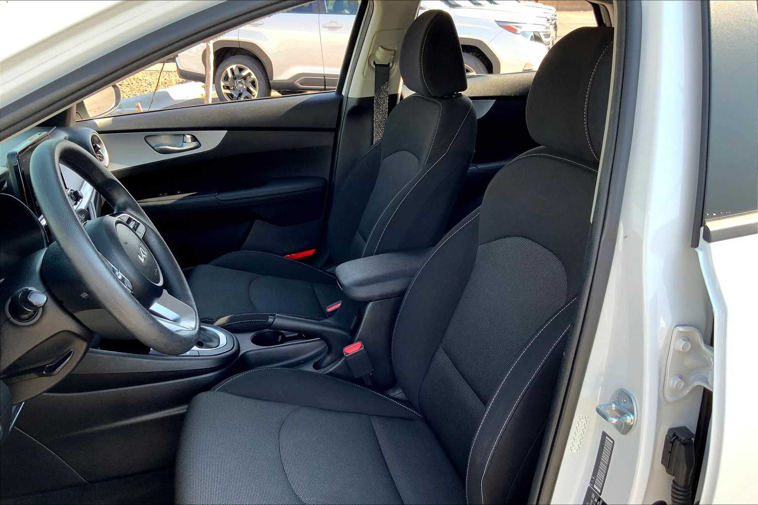 2023 Kia Forte LXS photo 7