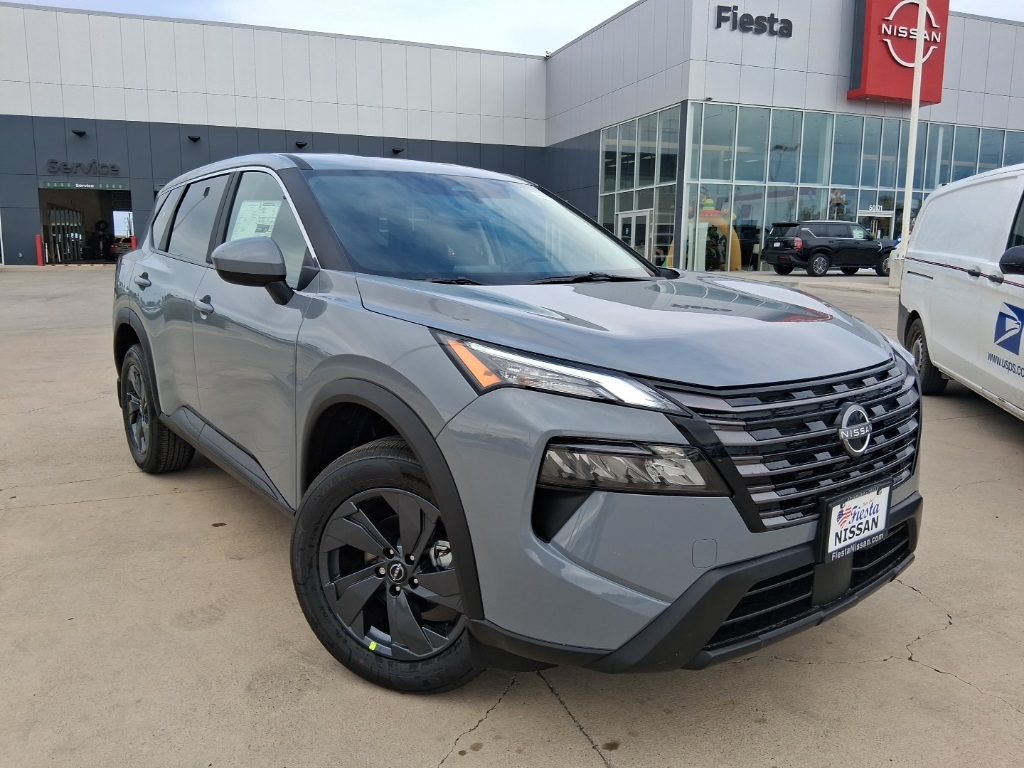 2026 Nissan Rogue SV's photo