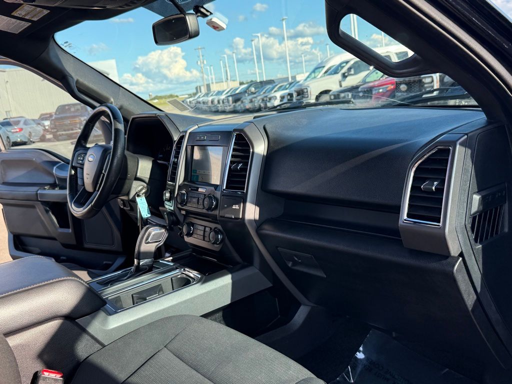2016 Ford F-150 XLT photo 14