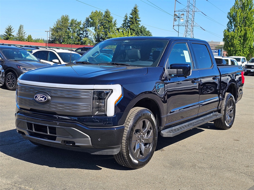 2025 Ford F-150 Lightning Lariat photo 3