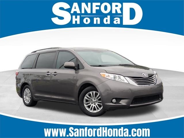Pre-Owned 2016 Toyota Sienna XLE 4D Passenger Van in Sanford