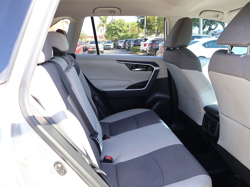 2022 Toyota RAV4 XLE photo 28